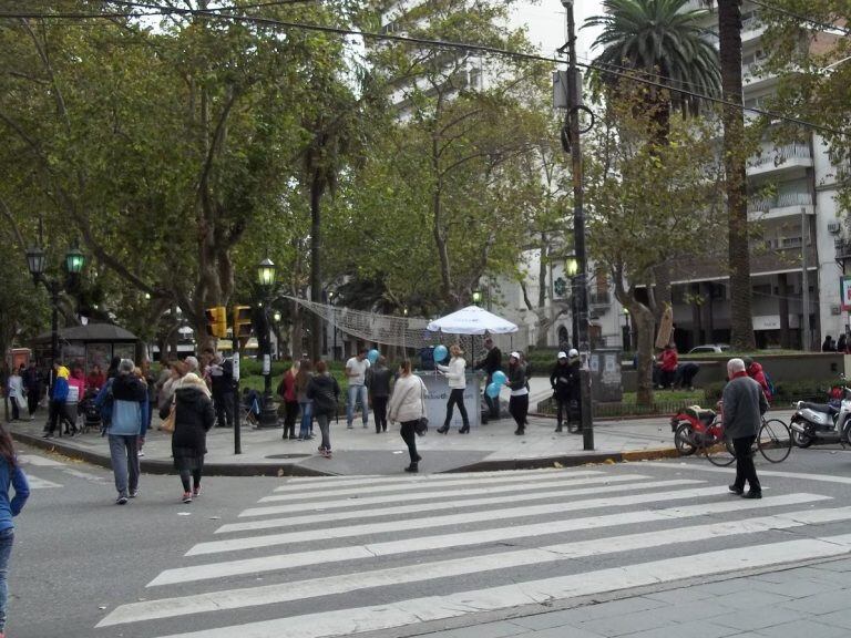 Inaugurarán un escenario en la plaza Pringles con el nombre Luis Alberto Spinetta