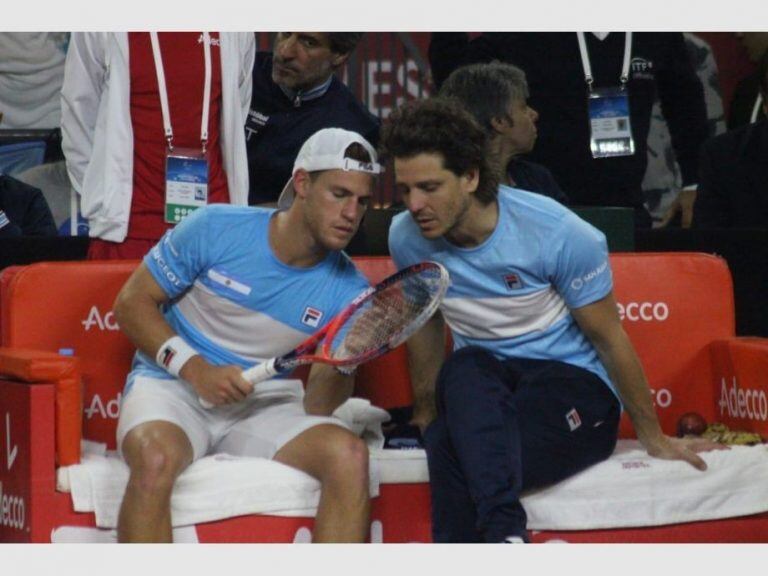 El "Peque" y Gaudio, uno de los capitanes argentinos.