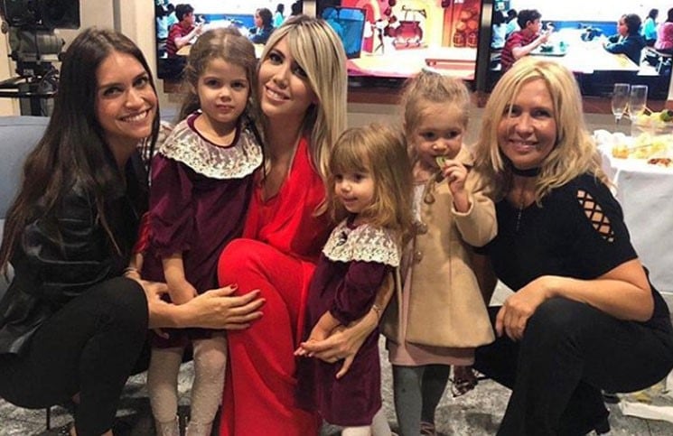 Nora Colosimo, Wanda y Zaira Nara y sus hijas Malaika, Francesca e Isabella (Foto: Instagram)