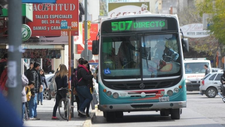 Cambio de recorrido para los colectivos por calle cortada en el centro bahiense