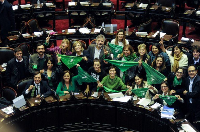 En el bando celeste seguirán hasta 2021 67 diputados, nueve más que los verdes.