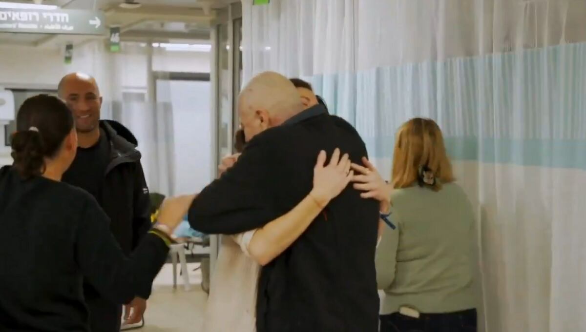 El video del reencuentro entre los rehenes argentinos rescatados y sus familiares