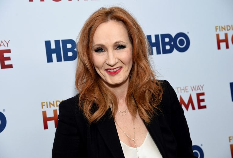 Rowling fue acusada de "Transfobia" y es tildada de "TERF" Feminista radical que excluye a los trans. (Foto:AP)