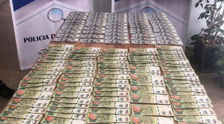 Parte del dinero recuperado (Policía de La Pampa)