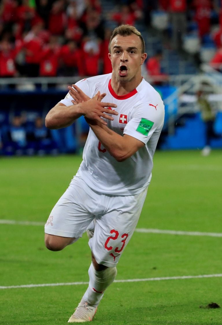 Dos jugadores suizos festejaron durante el Mundial de Rusia 2018 sus goles ante Serbia con el símbolo de la bandera de Albania, su eterno rival bélico.