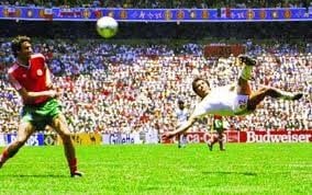 ¿El mejor goles de los Mundiales? Para la Fifa, fue el del mexicano Manuel Negrete a Bulgaria, para pasar a Cuartos en 1986 y con una espectacular tijera. En esa misma Copa, Maradona desparramó a seis ingleses para el gol más maravilloso de todos, salvo para la Fifa.