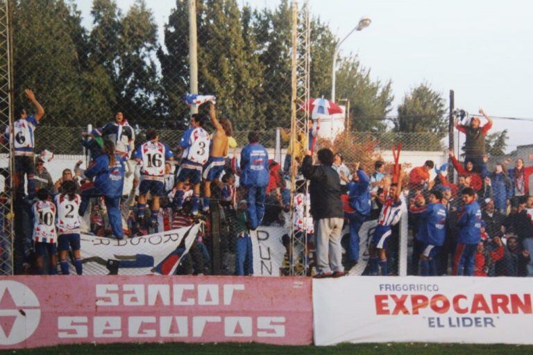 Cientos de puntaltenses acompañaron a Rosario en Tandil colmando las tribunas del Municipal