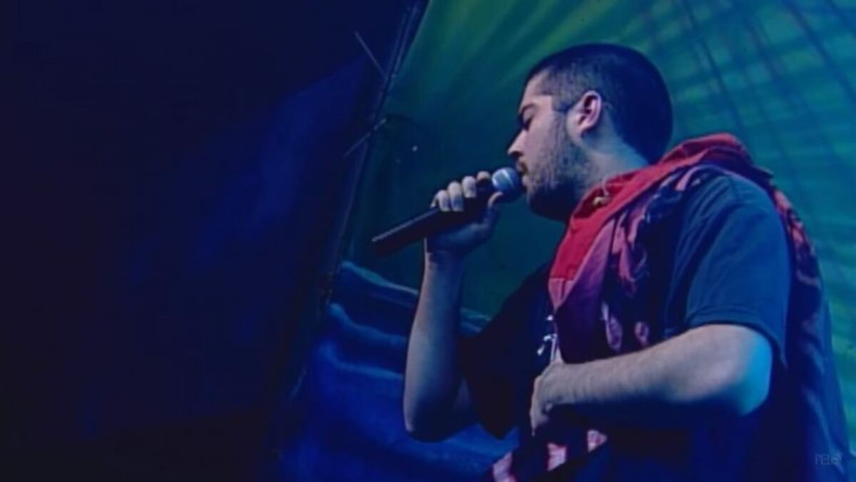 Callejeros reeditó su hit "Una Nueva Noche Fría" con un videoclip para la polémica