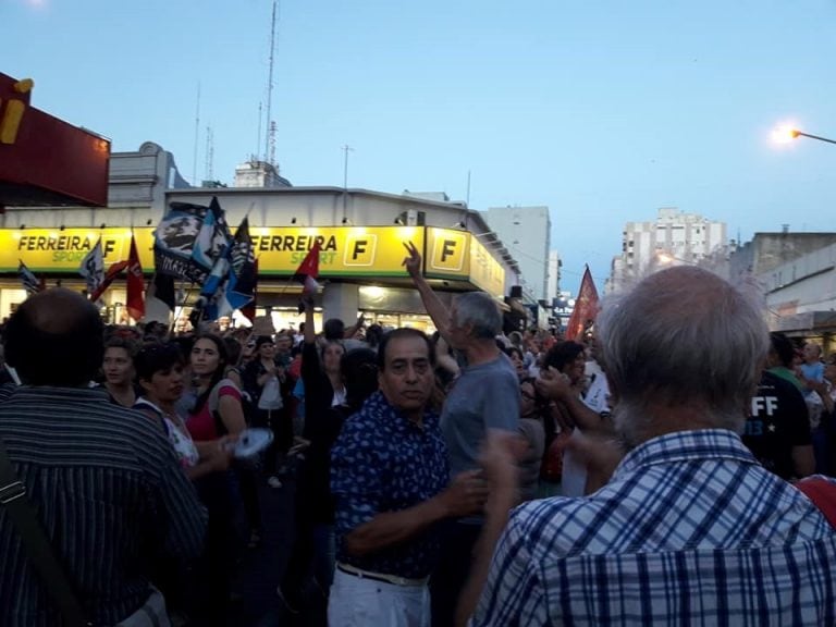 Marcha en contra del tarifazo en el centro bahiense