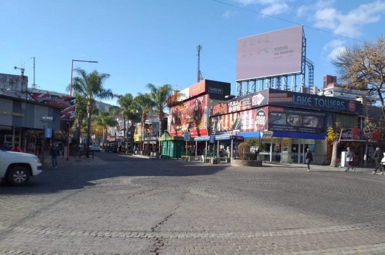 Así comenzaba un nuevo fin de semana para muchos comercios en Carlos Paz.