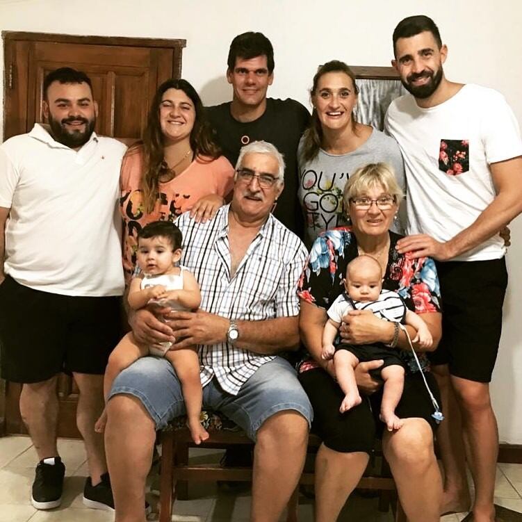 Sebastián pasó año nuevo en su ciudad natal con su familia (@sebavega_7).