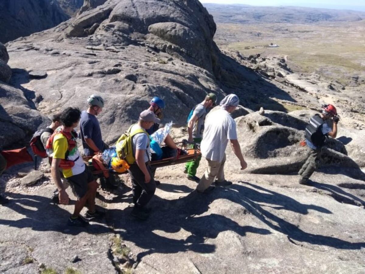 Rescataron a una mujer herida en el cerro La Cruz de Tanti