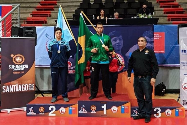 .Ya en el tercer día de competencias, en el estilo Grecorromano, Lucas Vega Jofré fue oro en Cadetes hasta 51kg, Cristian Proboste plata (55kg) y Elías Jaramillo plata en 80kg y bronce en 83kg.