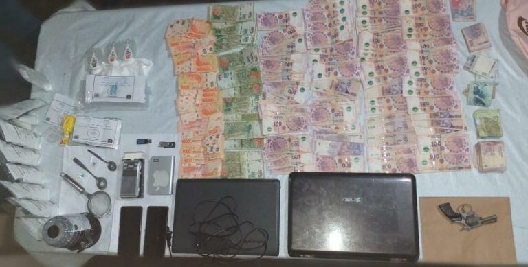 Además de la droga que le había llegado a la joven el viernes al correo, en su domicilio hallaron más sustancias. Foto: Prensa Ministerio de Seguridad Mendoza.