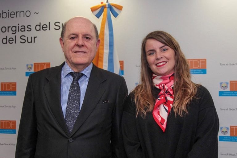 Cónsul de Chile, Luis Felipe Artal y la Secretaria de Relaciones Internacionales, Cecilia Fiocchi