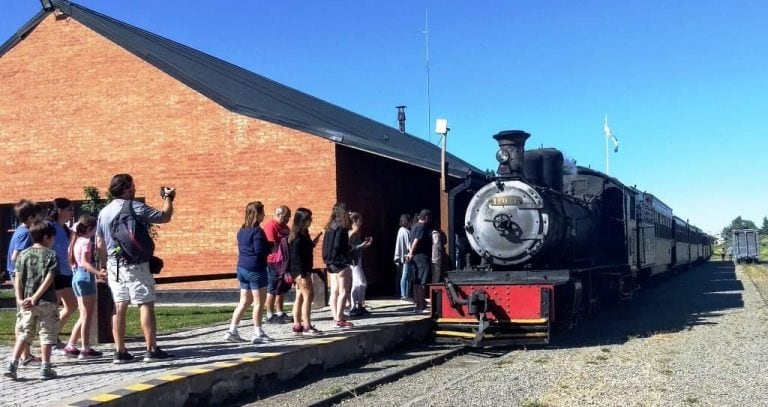 El primer viaje del año del Expreso Patagónico La Trochita, se realizó con los vagones repletos.