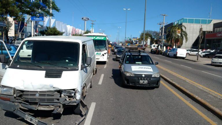 El accidente ocurrió en la esquina de Colón y Sagrada Familia.