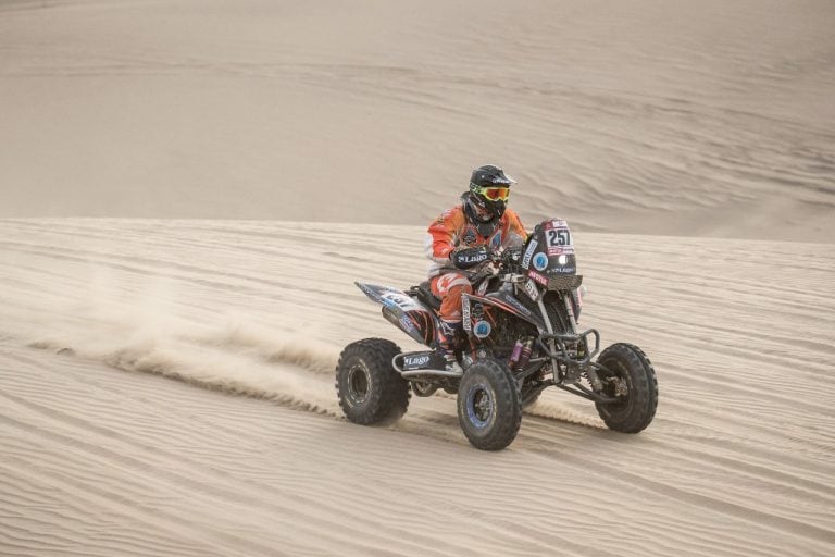 El bahiense disputará la última etapa con la chance de sumar su primera medalla en el Dakar (Foto: Prensa Gallego)