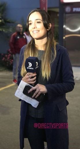 Antonella Valderrey, durante el móvil que hizo en la previa del River-Platense por Copa Argentina. Instagram/antovalderrey