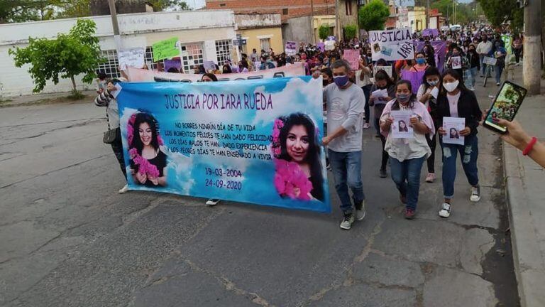 Todos los martes se realiza en la ciudad de Palpalá una marcha en reclamo de justicia en el caso de Iara Rueda.