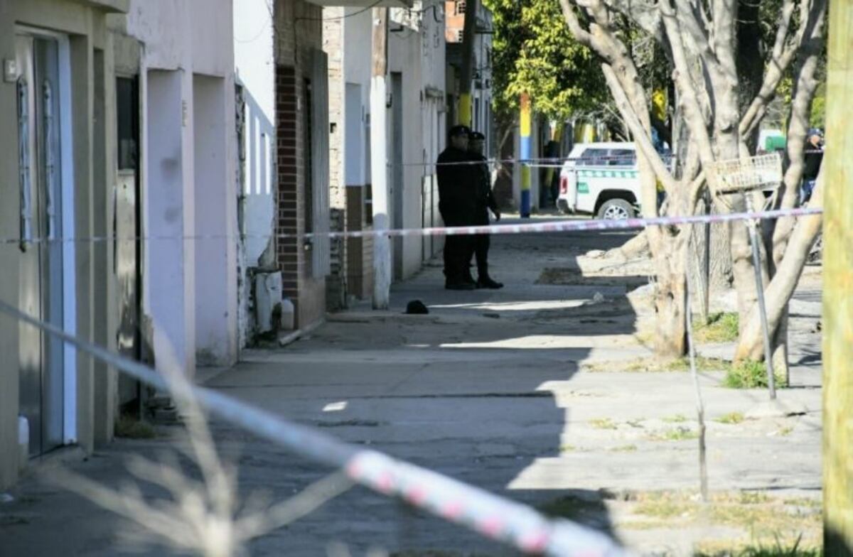 Mujer policía de civil le disparó en la cara un joven e investigan si se trató de un intento de asalto