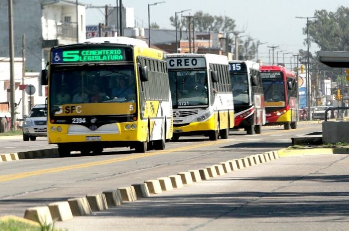 Confirman fondos extraordinarios para el congelamiento del boleto de colectivos en Santa Fe