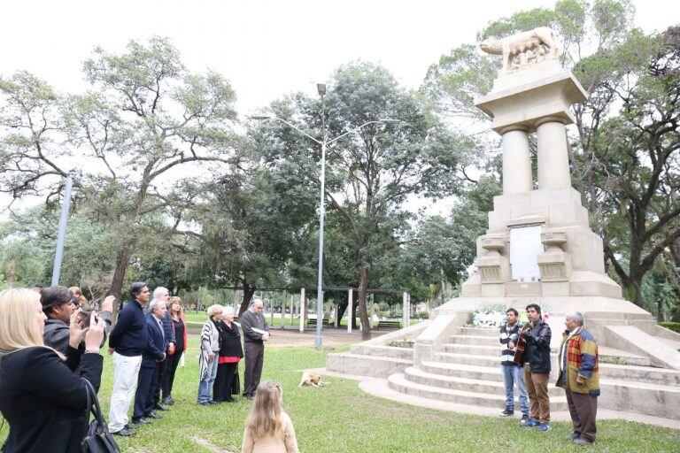 Piden que la plaza 12 de octubre pase a llamarse República de Italia