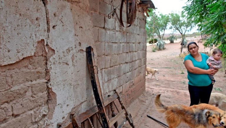 Vecinos afirman que los sismos arruinaron sus casas. Fotografía: Diario Río Negro.