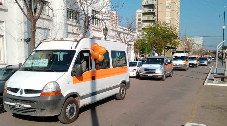 Protesta de transportes escolares (Vía Santa Rosa)