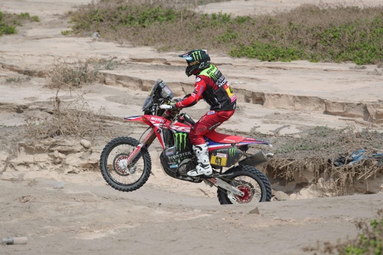 Kevin Benavides (en la imagen, durante el Dakar 2019) abrirá el circuito del Enduro del Verano, junto con Franquito Caimi.