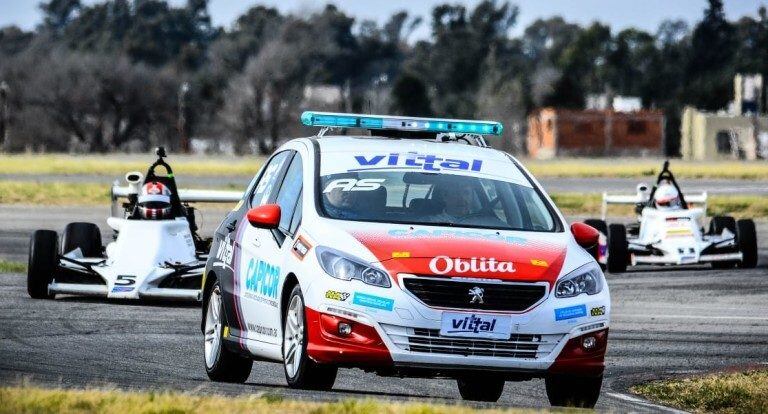 El Auto de Seguridad, emblema de Capicor, conducido por Jorge Ros en cada presentación.