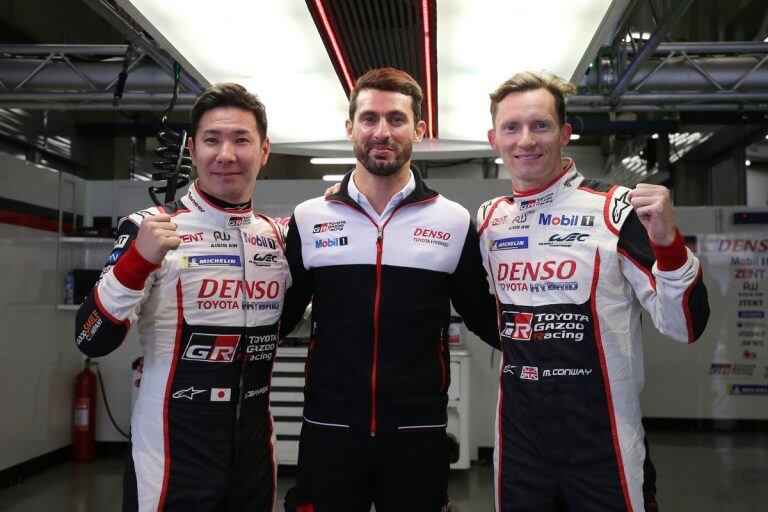 Desde la izq., Kamui Kobayashi, Pechito López y Mike Conway, los pilotos del coche número 7 de Toyota, que largará desde la primera posición en las 6 Horas de Shangai, por la quinta fecha del Mundial de Resistencia 2018-2019.