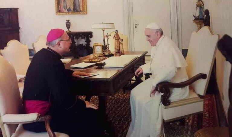 Papa Francisco y Obispo de Catamarca Urbanc