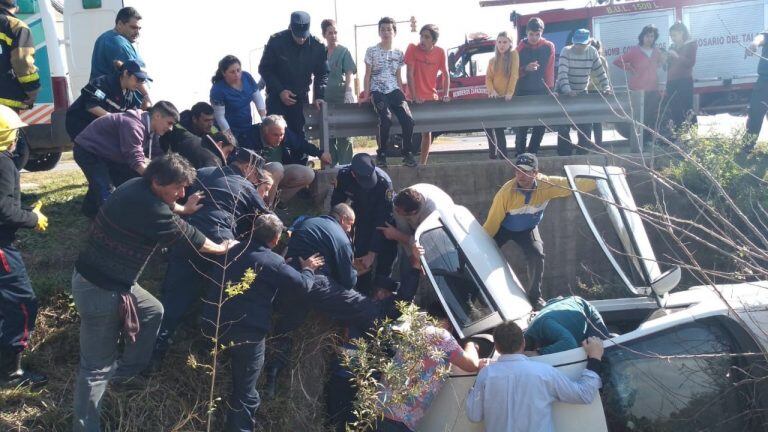 Vuelco Rosario del Tala
Crédito: Bomberos Tala