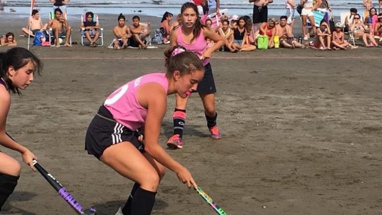 Hockey playa en Rada Tilly.