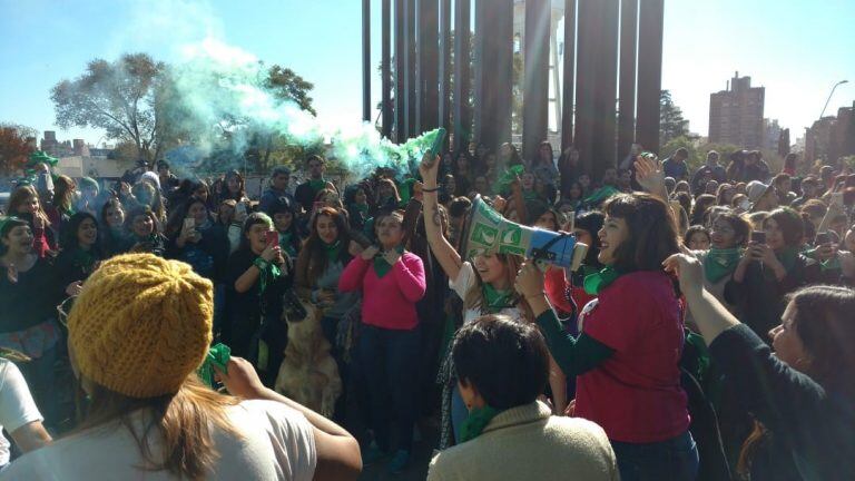 El pañuelazo de vigilia contra la despenalización del aborto se llevó a cabo en la Ciudad Universitaria.