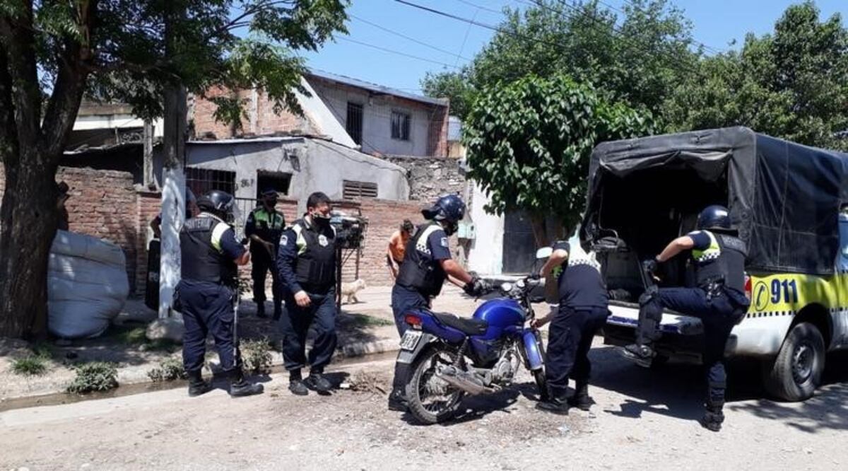 11 demorados en una riña de gallos