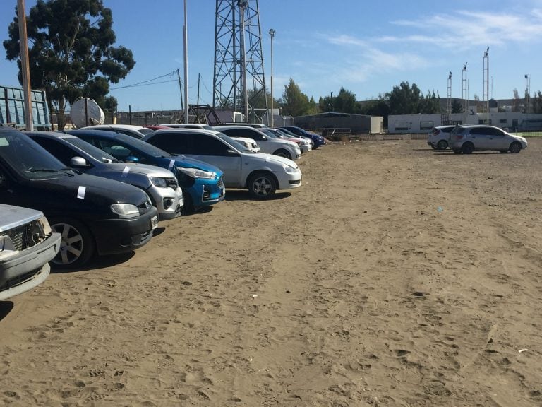 Los vehículos secuestrados se resguardan en el predio de un club deportivo.