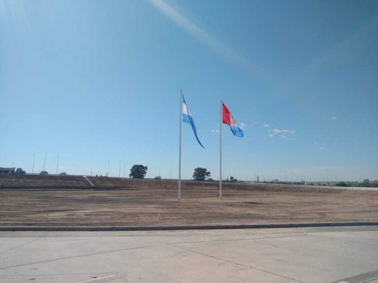 La obra de la Circunvalación en el ingreso por el este de la ciudad, que comunicará la avenida Costanera con la Terminal de Ómnibus.