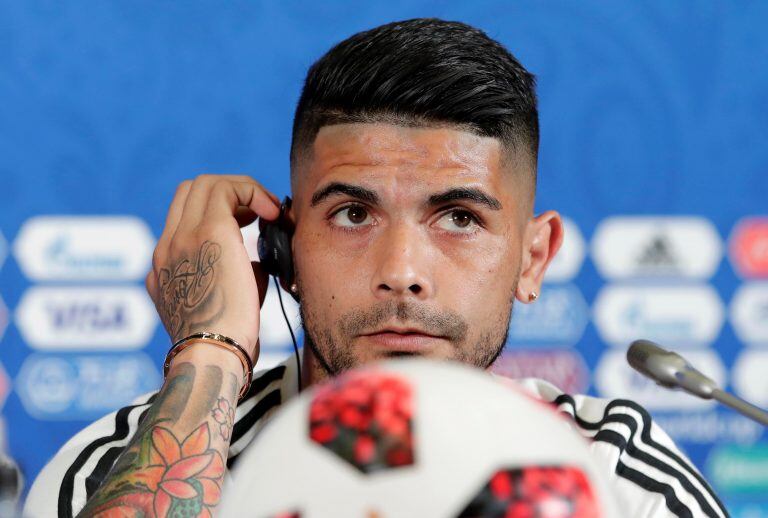 Banega durante la conferencia (Foto: Julio Muñoz/EFE)