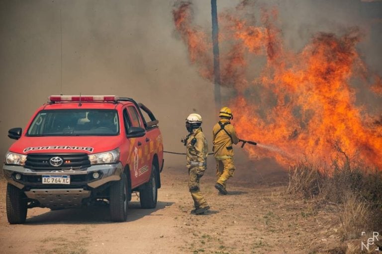 Bomberos de Arroyito colaboran en las Sierras Cordobesas