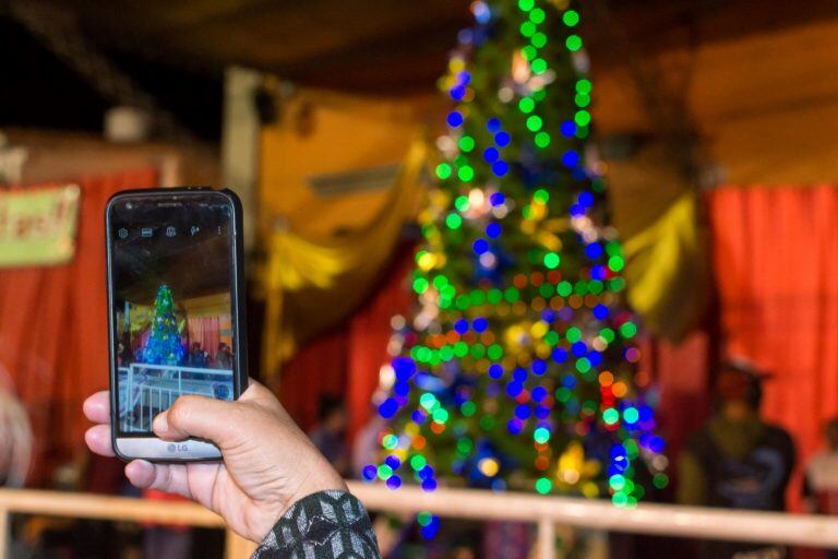 Con forma de arbolito de navidad, el pan navideño pesó 2800 kilos.