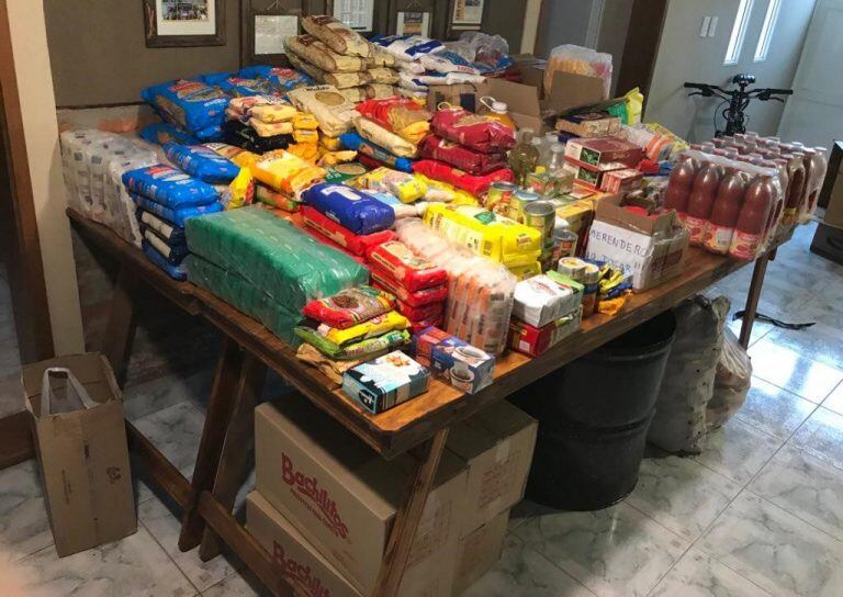 Alimentos recaudados en la campaña organizada por la Peña Boquense San Francisco.