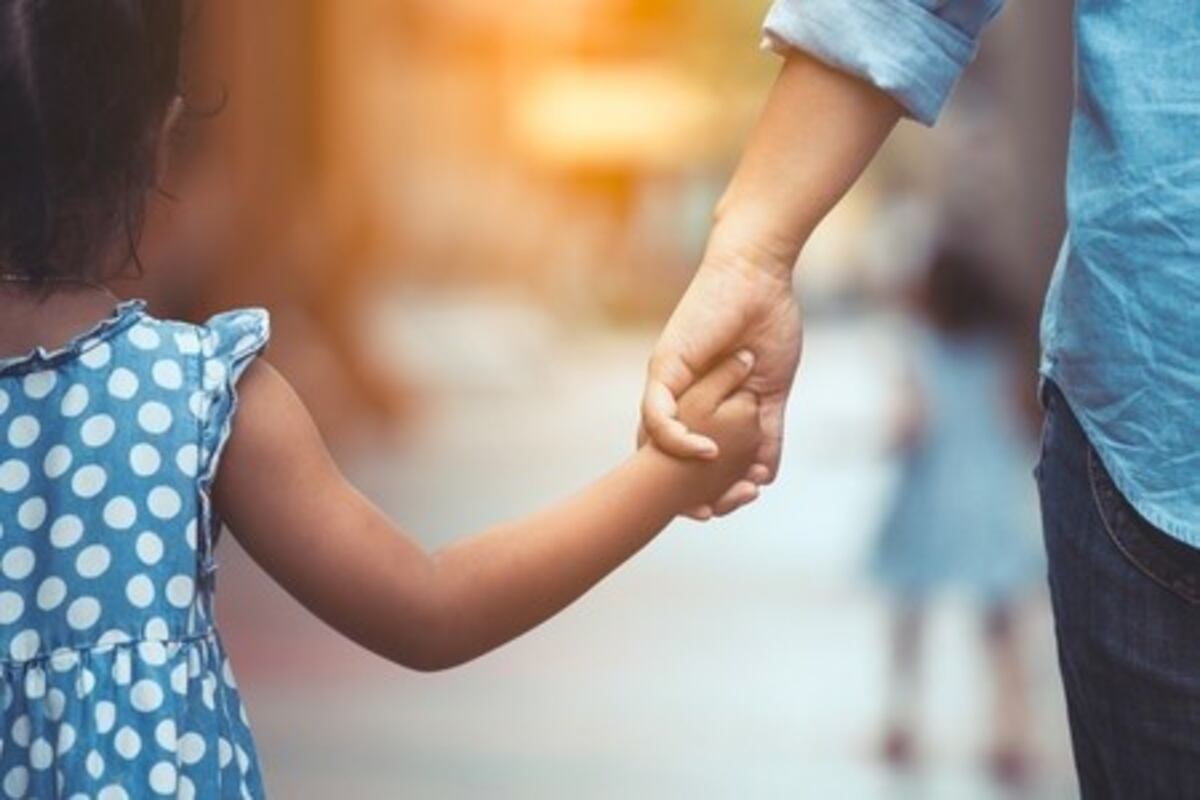 Un abogado fue denunciado por no devolver a su hija