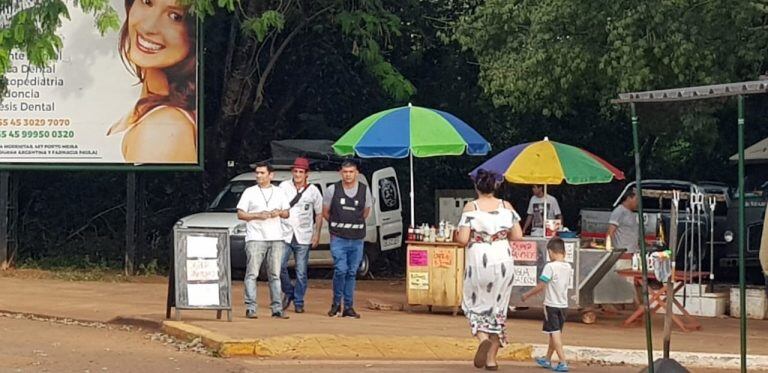 Buscan regular la actividad de trapitos y manteros en Iguazú