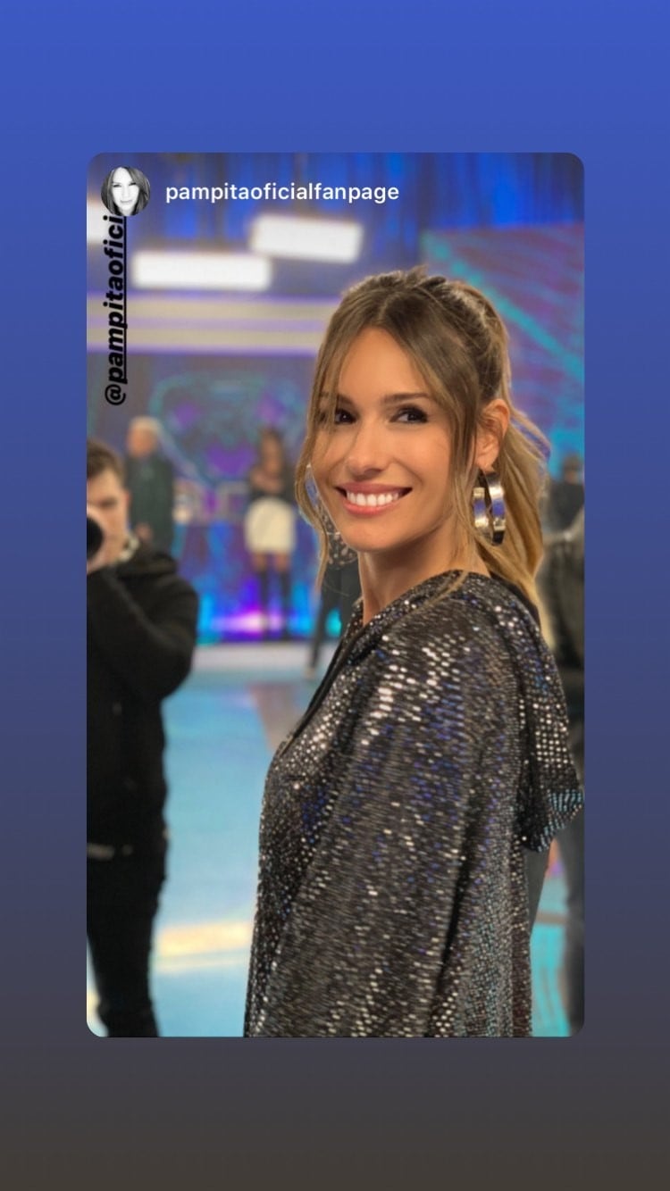 Pampita eligió un osado look en la noche de Showmatch (Foto: Instagram/ @pampitaoficial)