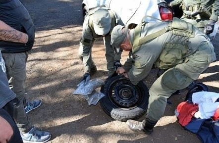 Detuvieron a una funcionaria bonaerense con 10 kilos de marihuana en Corrientes. (Foto: Clarín)