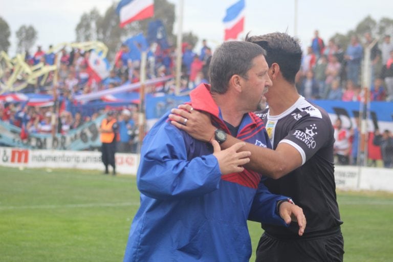 Marcelo Katz protesta por el gol anulado