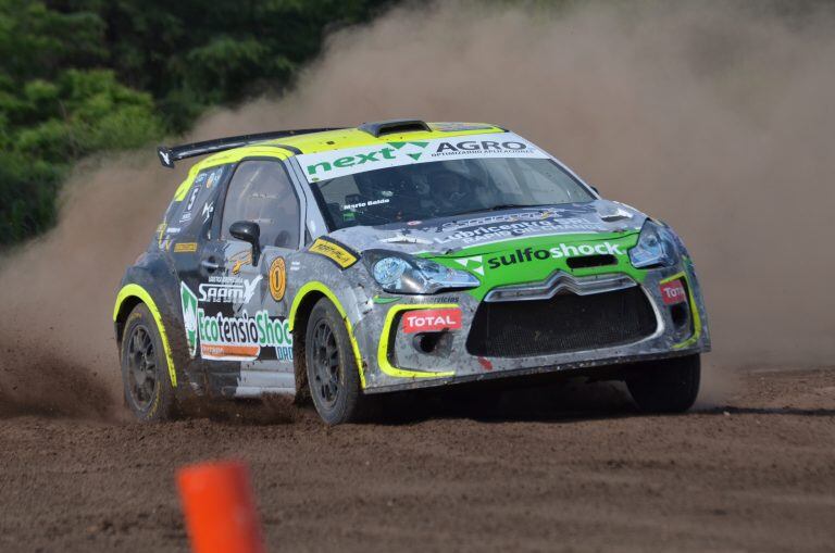 Baldo, en acción en el CarX. El cordobés se prepara para dos fines de semana de plena actividad deportiva, ya que siete días después del debut en Top Race Series, correría en la Fortaleza de Berta, en el reinicio del Argentino y Sudamericano de Rallycross (17 y 18 de octubre). Este último evento está sujeto a confirmación.