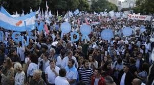 Masiva concentración en la plaza Rivadavia para este sábado en la tarde